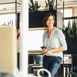 mujer ejecutiva mediana edad